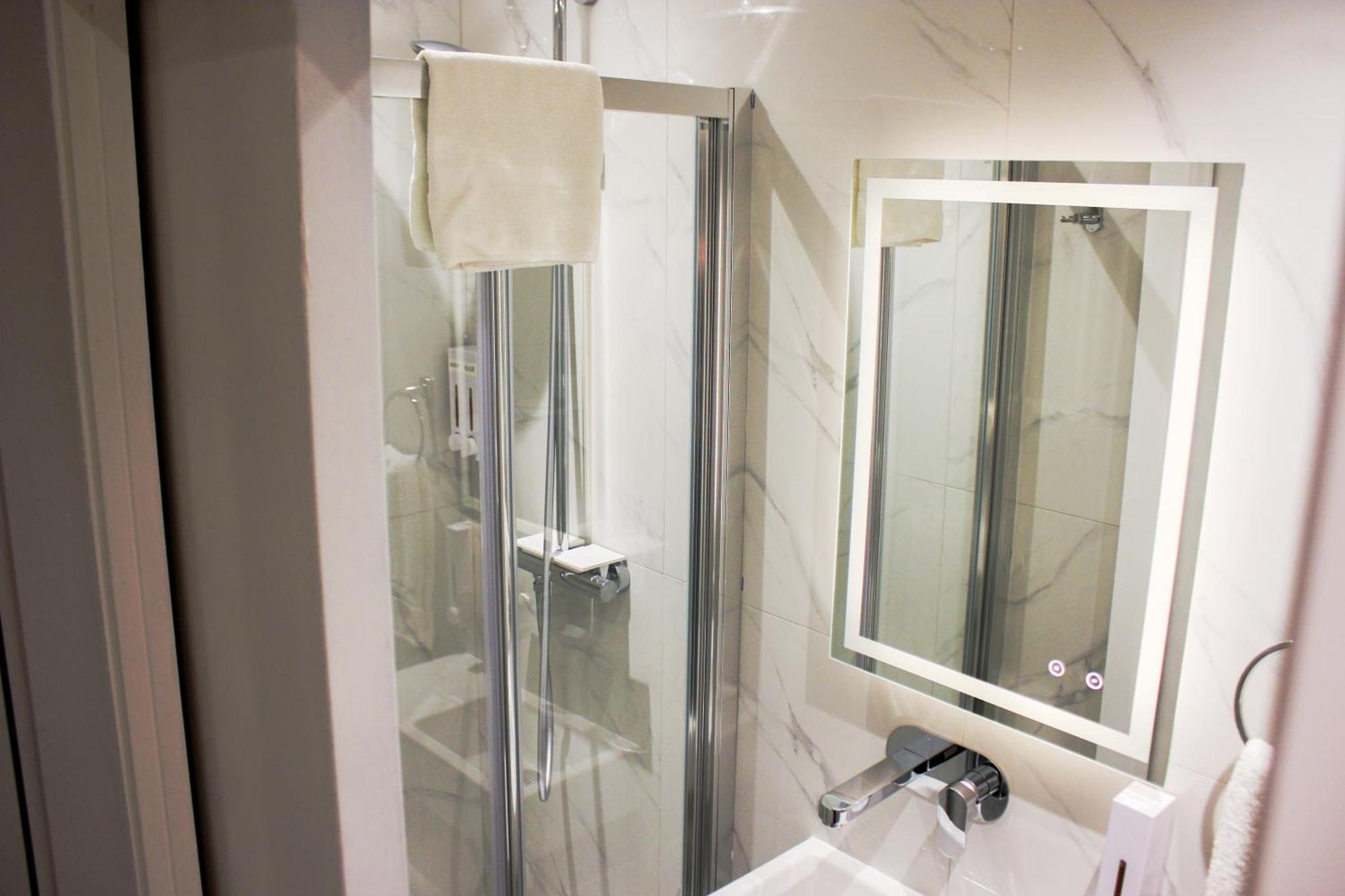 Aparthotel Nox Richmond Richmond  Esterno foto