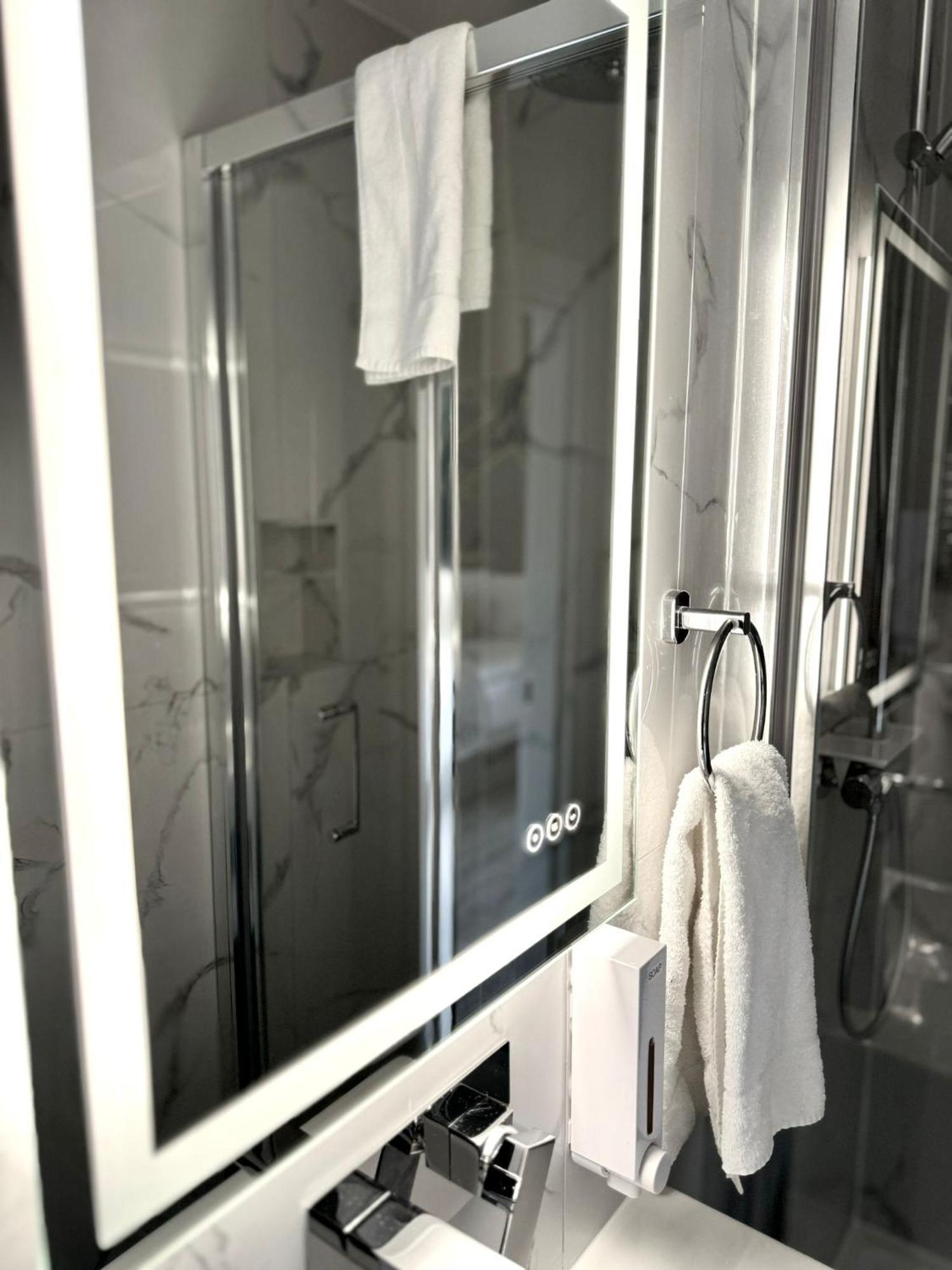 Aparthotel Nox Richmond Richmond  Esterno foto