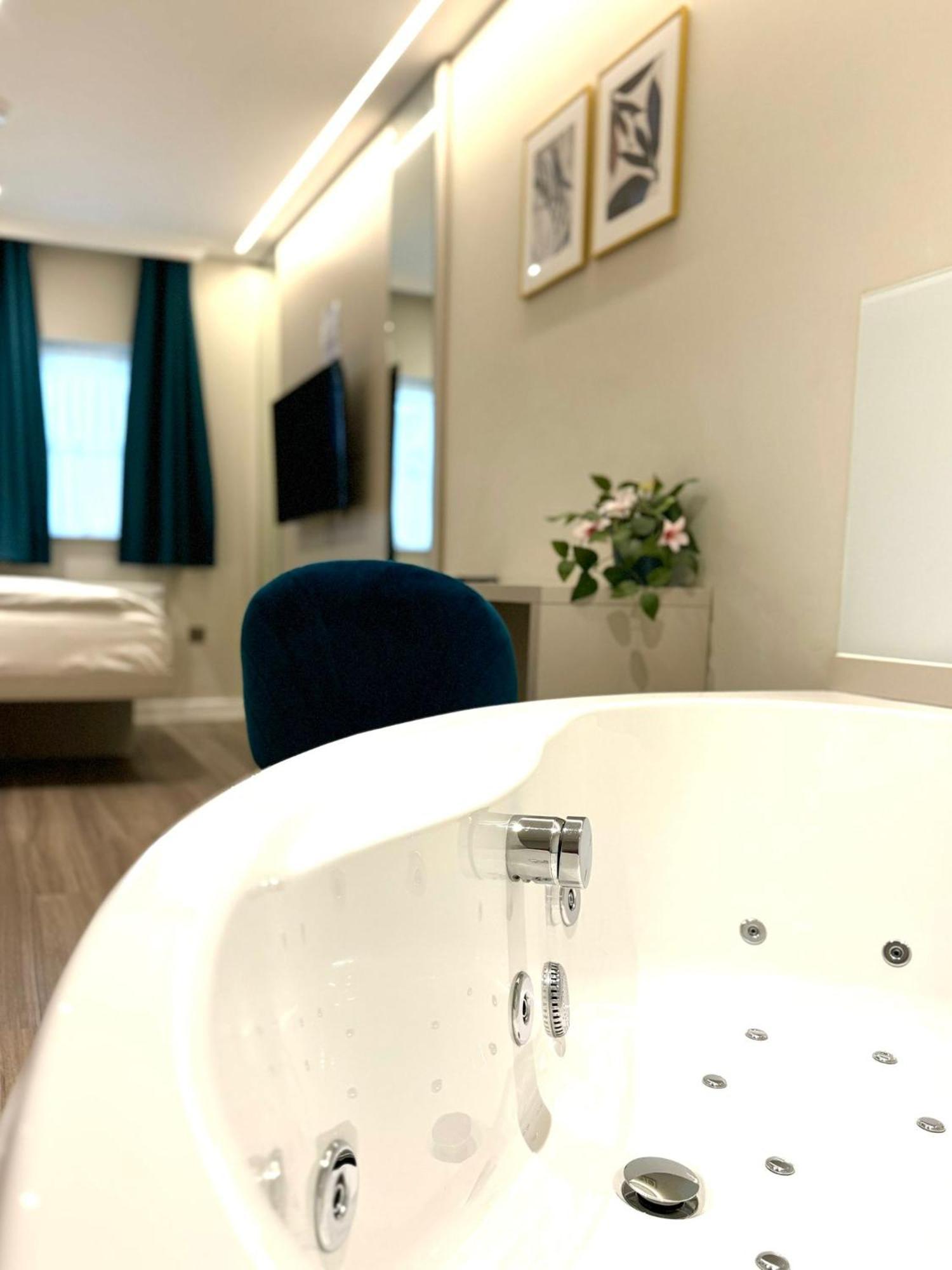 Aparthotel Nox Richmond Richmond  Esterno foto