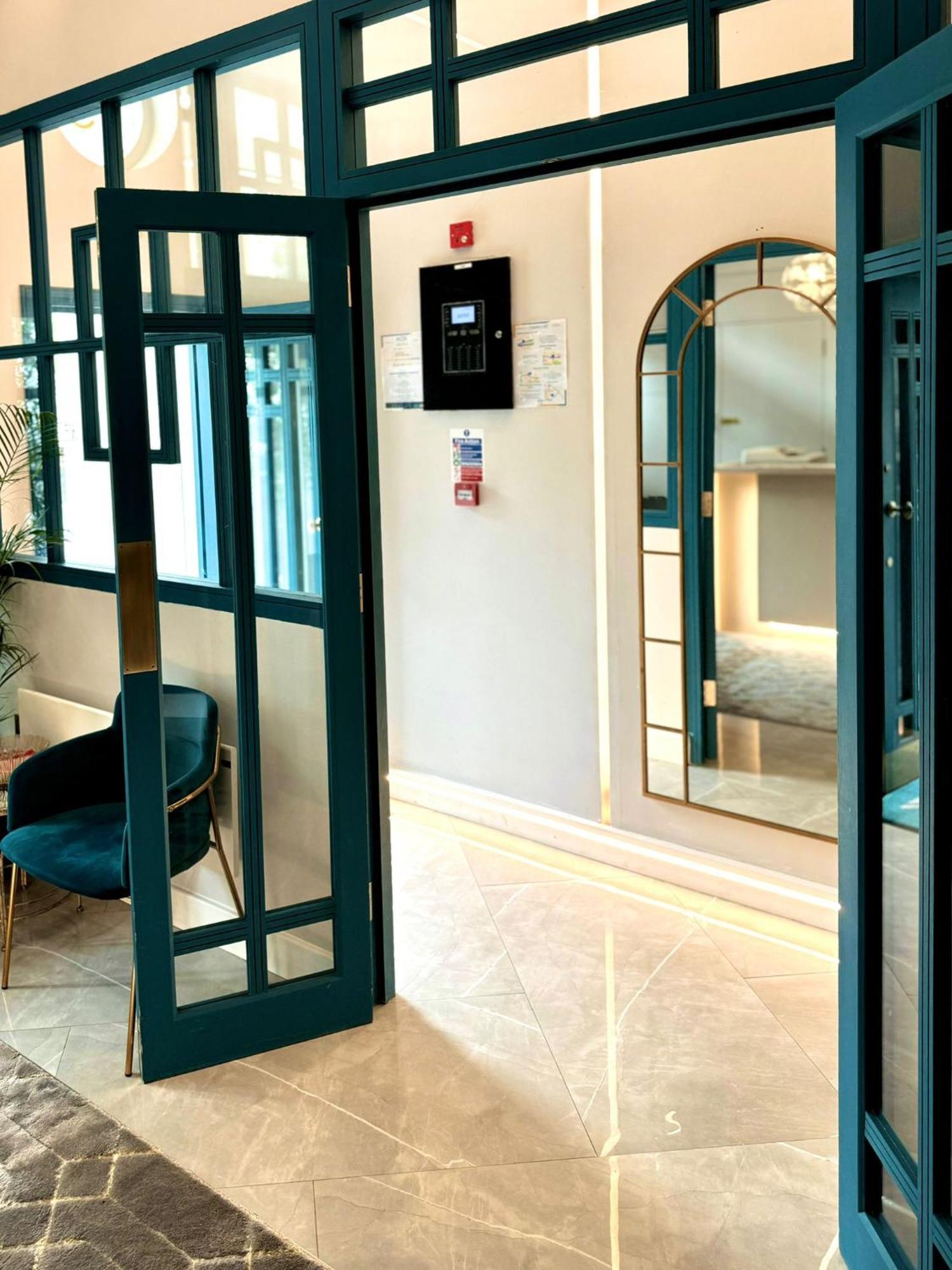 Aparthotel Nox Richmond Richmond  Esterno foto