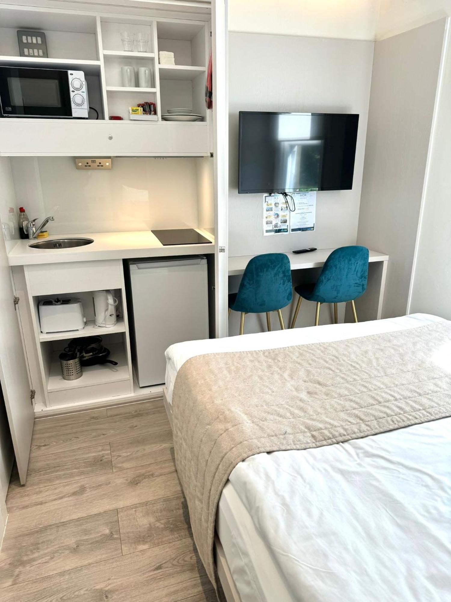Aparthotel Nox Richmond Richmond  Esterno foto